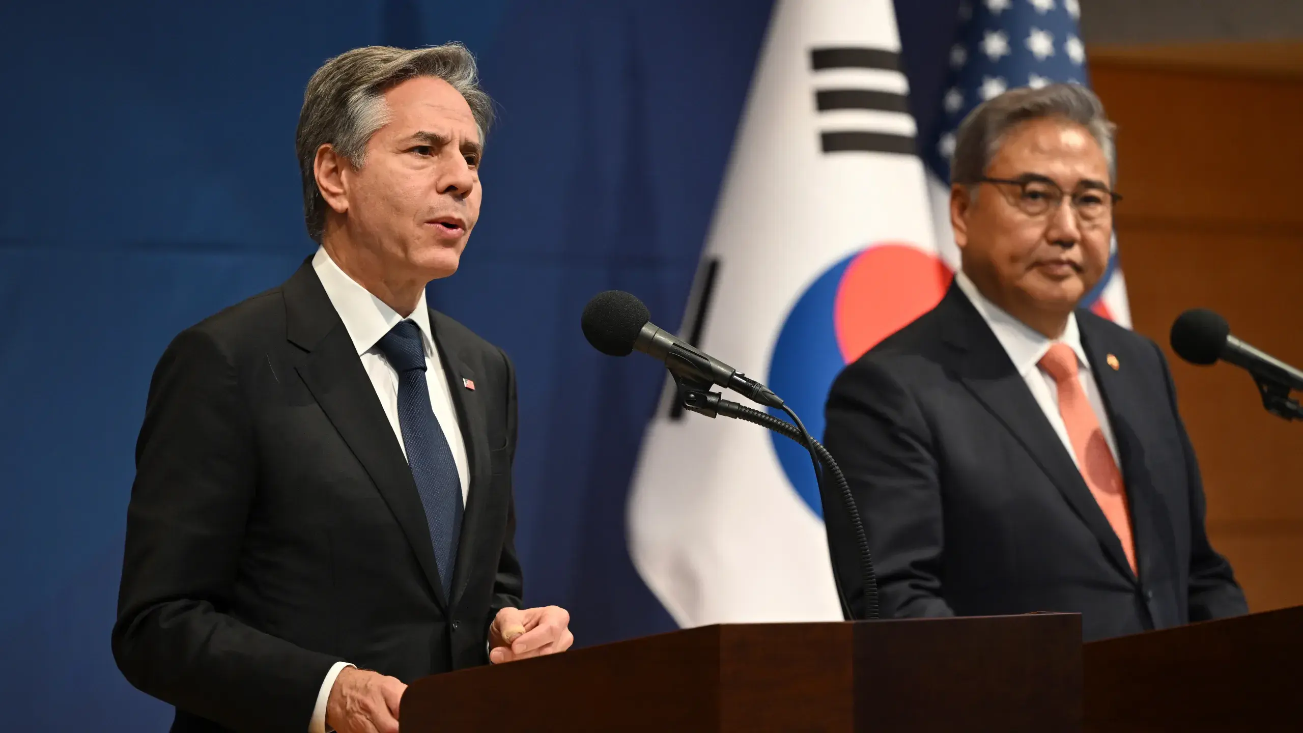 Blinken and Chung Eui-yong reviewing documents on denuclearization and trade, reflecting deep cooperation between the US and South Korea.