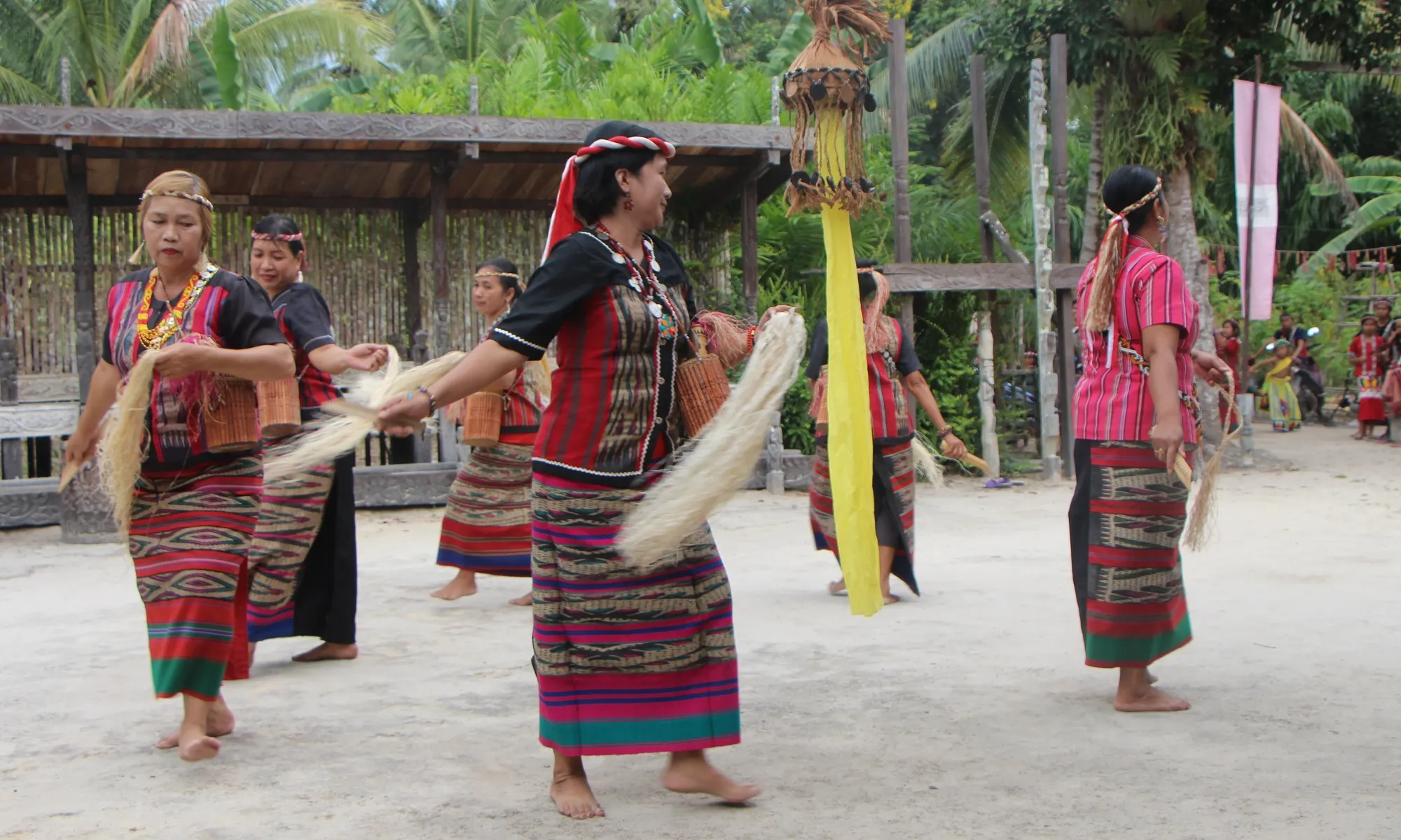 Tarian Dayak Benuaq