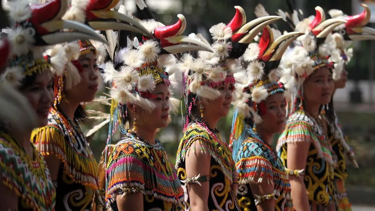 pakaian adat kalimantan barat suku dayak 169