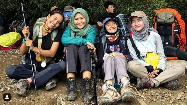 wanita dan gunung