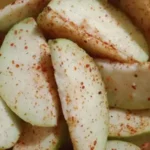 Rujak Jambu Kristal Segar: Potongan jambu kristal yang renyah dipadukan dengan bumbu rujak pedas manis, menciptakan sensasi segar yang menggugah selera