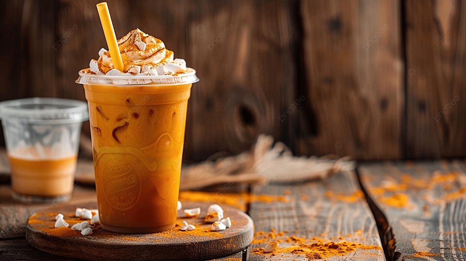 Frappe Thai Tea Creamy: Minuman dingin berwarna jingga cerah dengan tekstur creamy