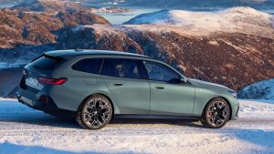 BMW i5 Touring: Mobil Listrik Premium dengan Ruang Luas dan Performa Super Cepat 8 BMW i5 Touring