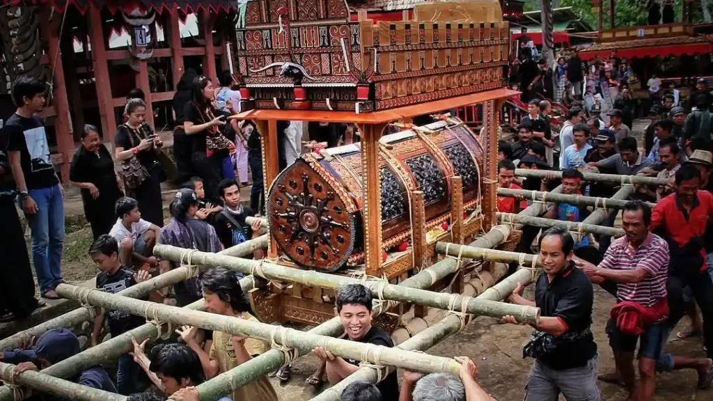 keunikan populer budaya Rambu Solo