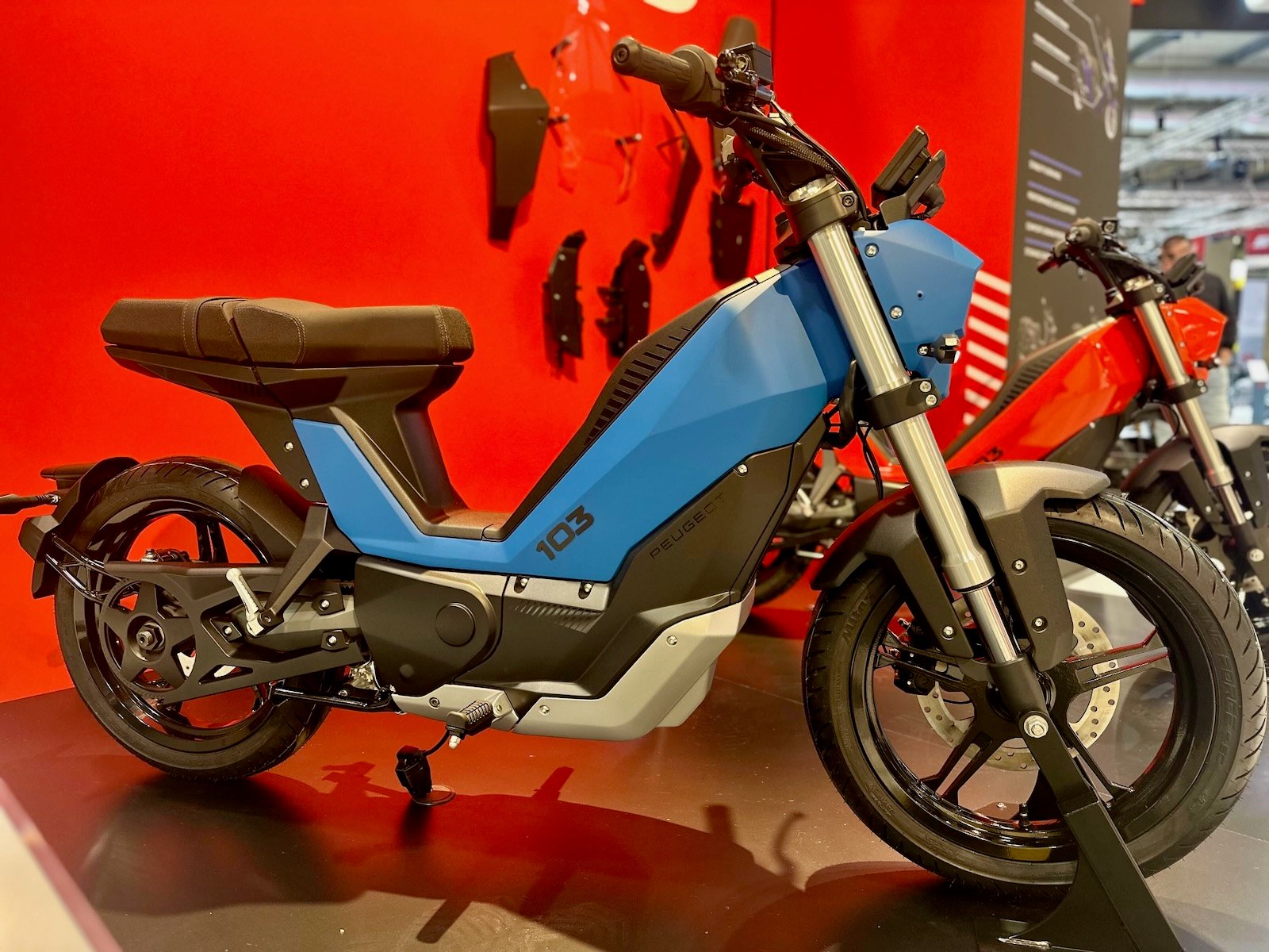 Peugeot 103: Legenda Skuter yang Tak Pernah Lekang oleh Waktu 2 Peugeot 103