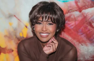 Bixie Cut: Gaya Rambut Modern yang Chic dan Praktis untuk Semua Wanita 13 Bixie Cut