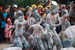 Tari Pendulang Timah: Warisan Budaya yang Memikat Hati 14 Tari Pendulang Timah