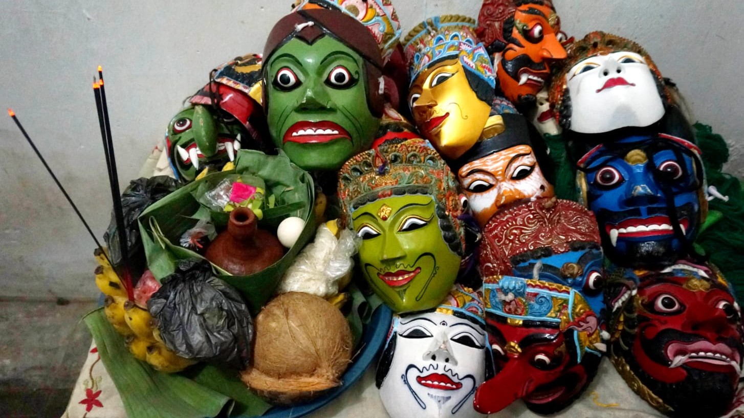 Topeng sebagai Cermin Kehidupan Modern