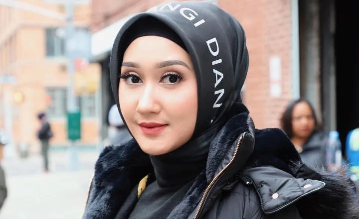 Dian Pelangi, Potret Influencer Hijab Indonesia yang Mendunia 1 Dian Pelangi