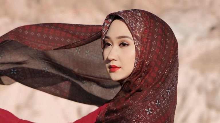 Dian Pelangi, Potret Influencer Hijab Indonesia yang Mendunia 2 Perjalanan Dian Pelangi di Dunia Fashion