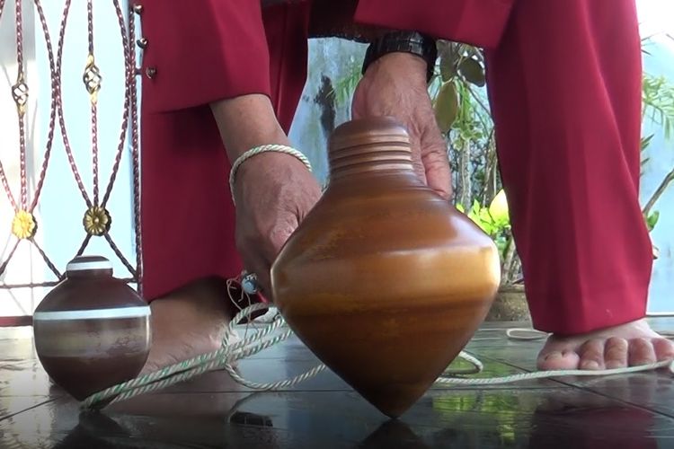 Permainan Gasing, Warisan Tradisi Melayu yang Tetap Memikat 3 Bahan dan Proses Pembuatan Gasing