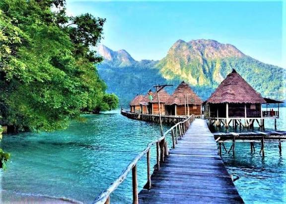 Pantai Ora, Pesona Surga Bahari yang Menghadirkan Keindahan Alam Tak Terlupakan 1 Pantai Ora