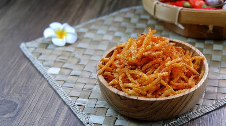 Keripik Kentang Balado: Camilan Renyah dengan Ledakan Rasa Pedas yang Bikin Ketagihan 1 Keripik Kentang Balado